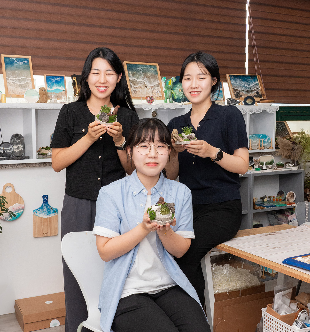 김소영 교사, 민희재 대리, 함소현 대리(왼쪽 위부터 시계방향)