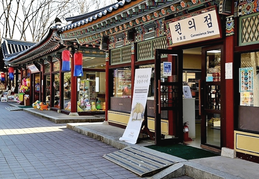 가게 입구마다 경사로가 설치된 사진