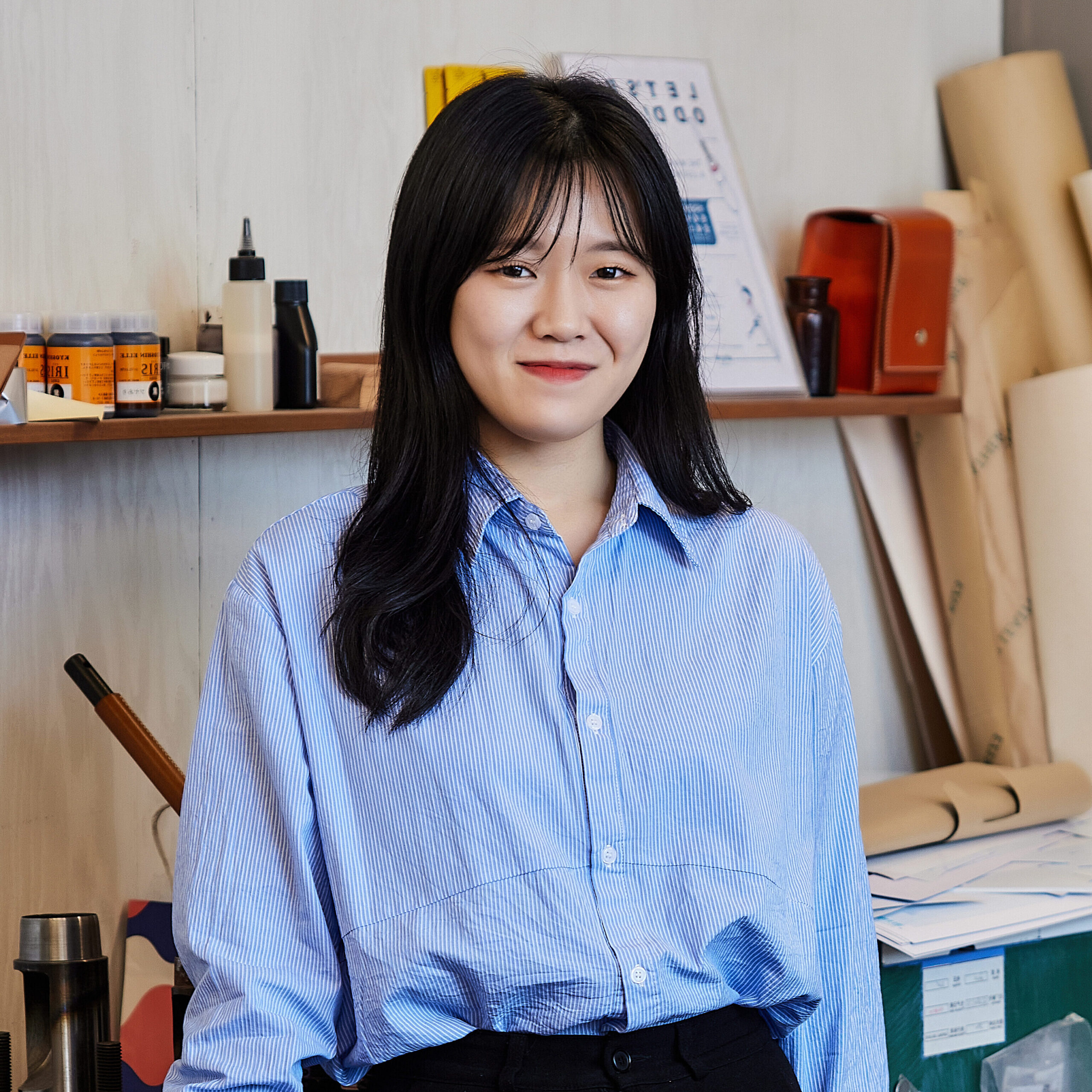 민희재 대리가 정면을 바라보며 미소를 짓는 모습