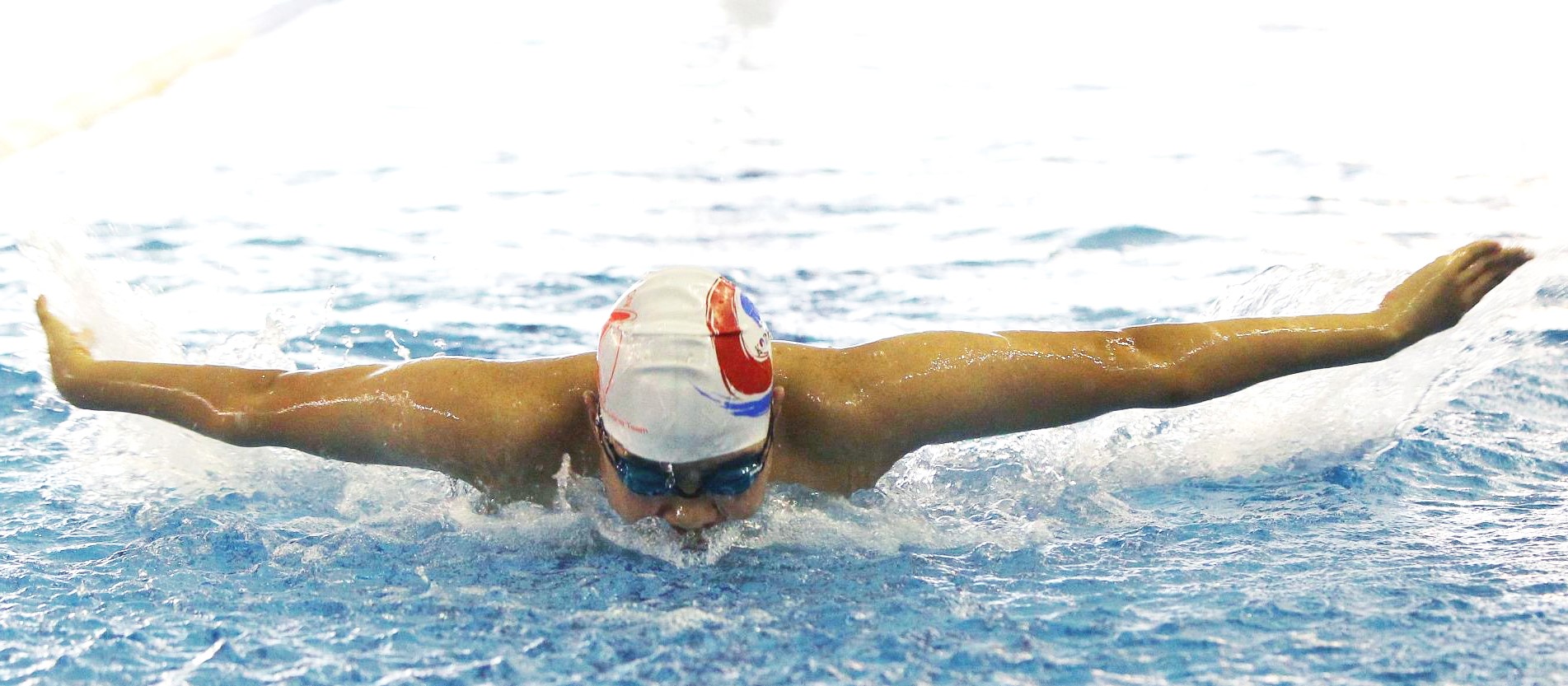 김세진씨가 수영을 하고 있는 모습의 사진