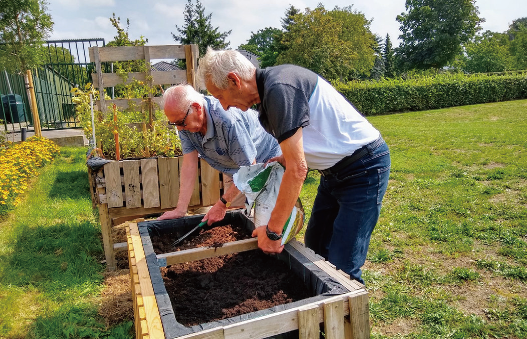 스코럴발트 마을에서 일하고 있는 장애인 근로자들의 사진