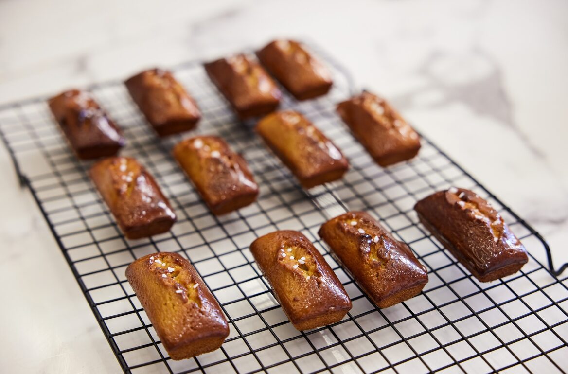 완성된 솔티캐러멜휘낭시에 사진