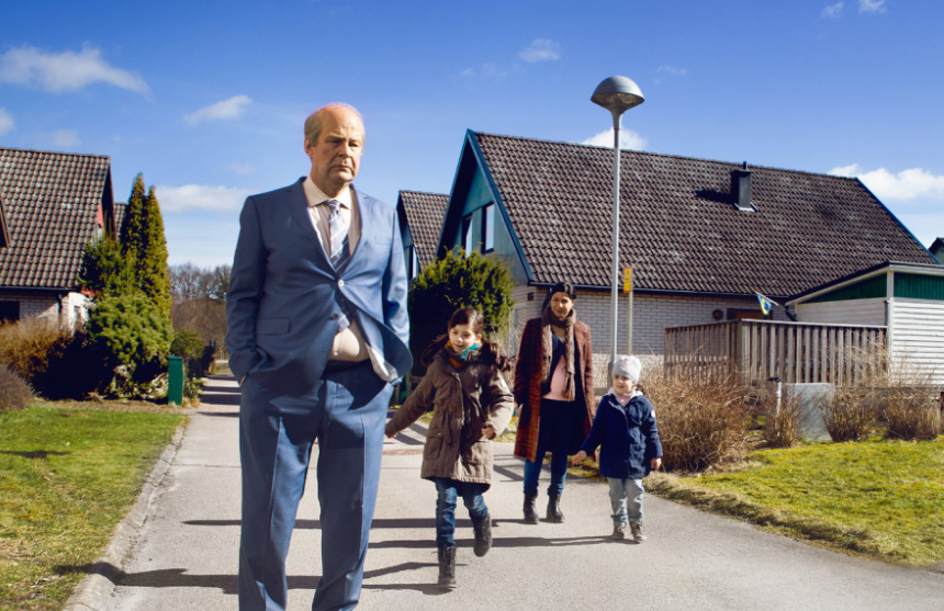 스웨덴 영화 ‘오베라는 남자’는 아내를 잃은 괴팍하고도 다정한 노인과 이웃들의 이야기를 보여준다. / 사진 오베라는 한 남성과 그 이웃들이 서있다.