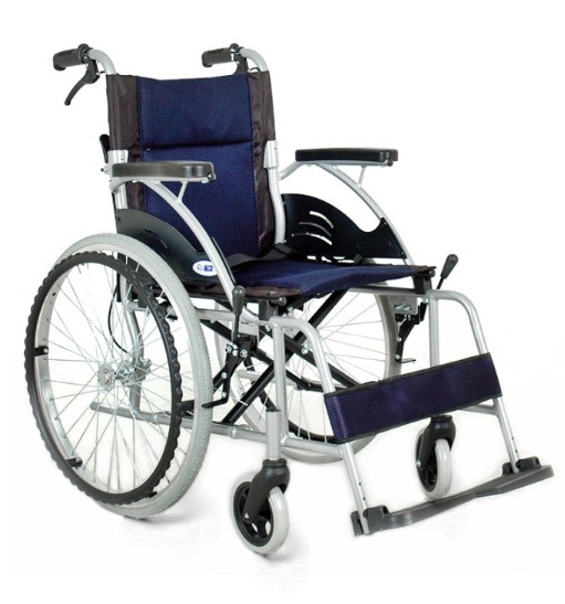 사용자가 직접 조작해야 하는 ‘수동 휠체어’ / 사진. 케이엘트레이딩