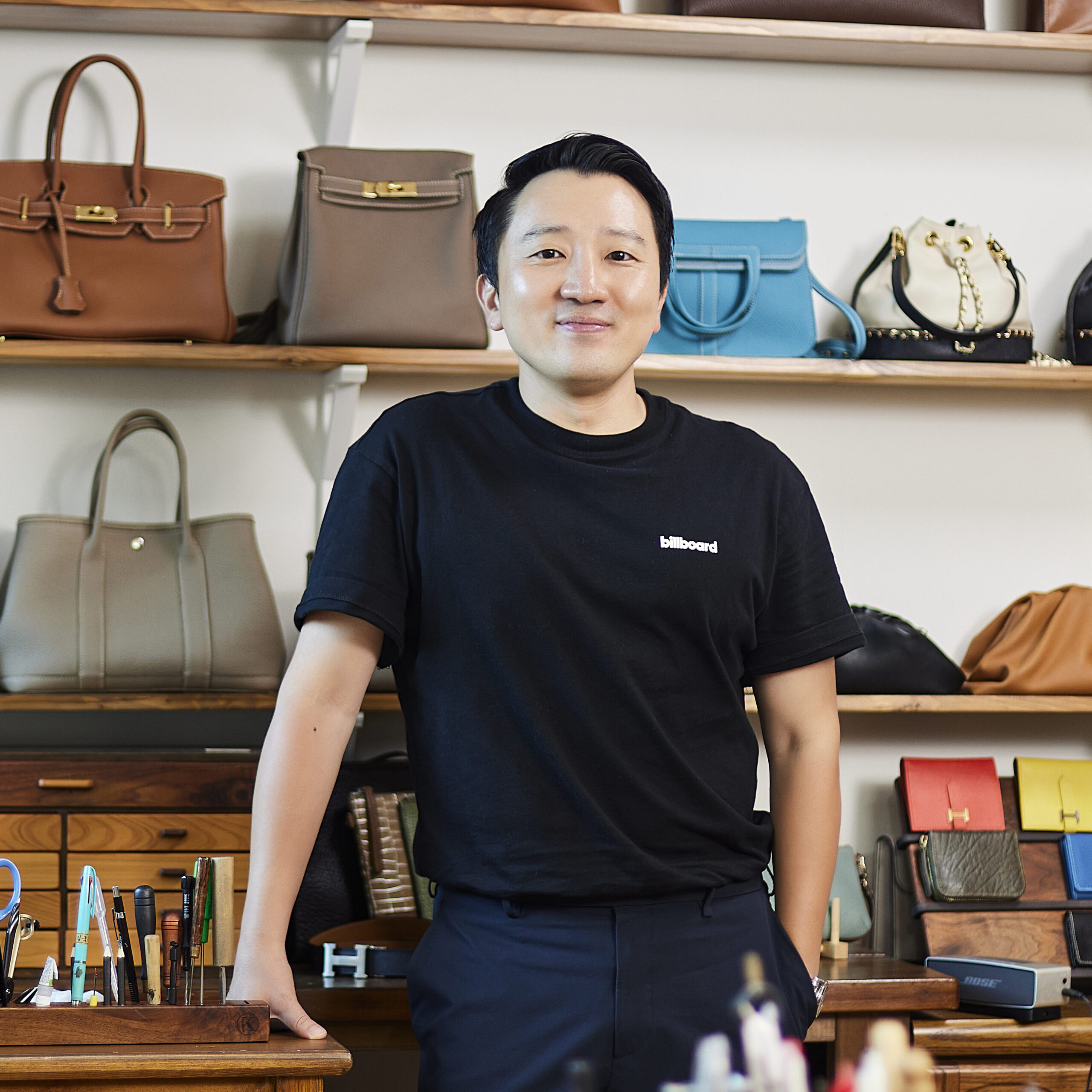 박보영 과장이 정면을 바라보며 미소짓는 사진