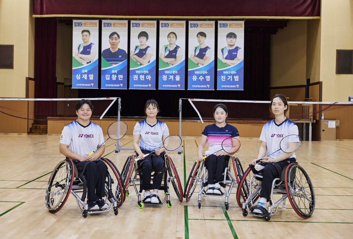 진기범 / 정겨울 / 권현아 / 유수영 선수가 미소를 짓고 있는 사진