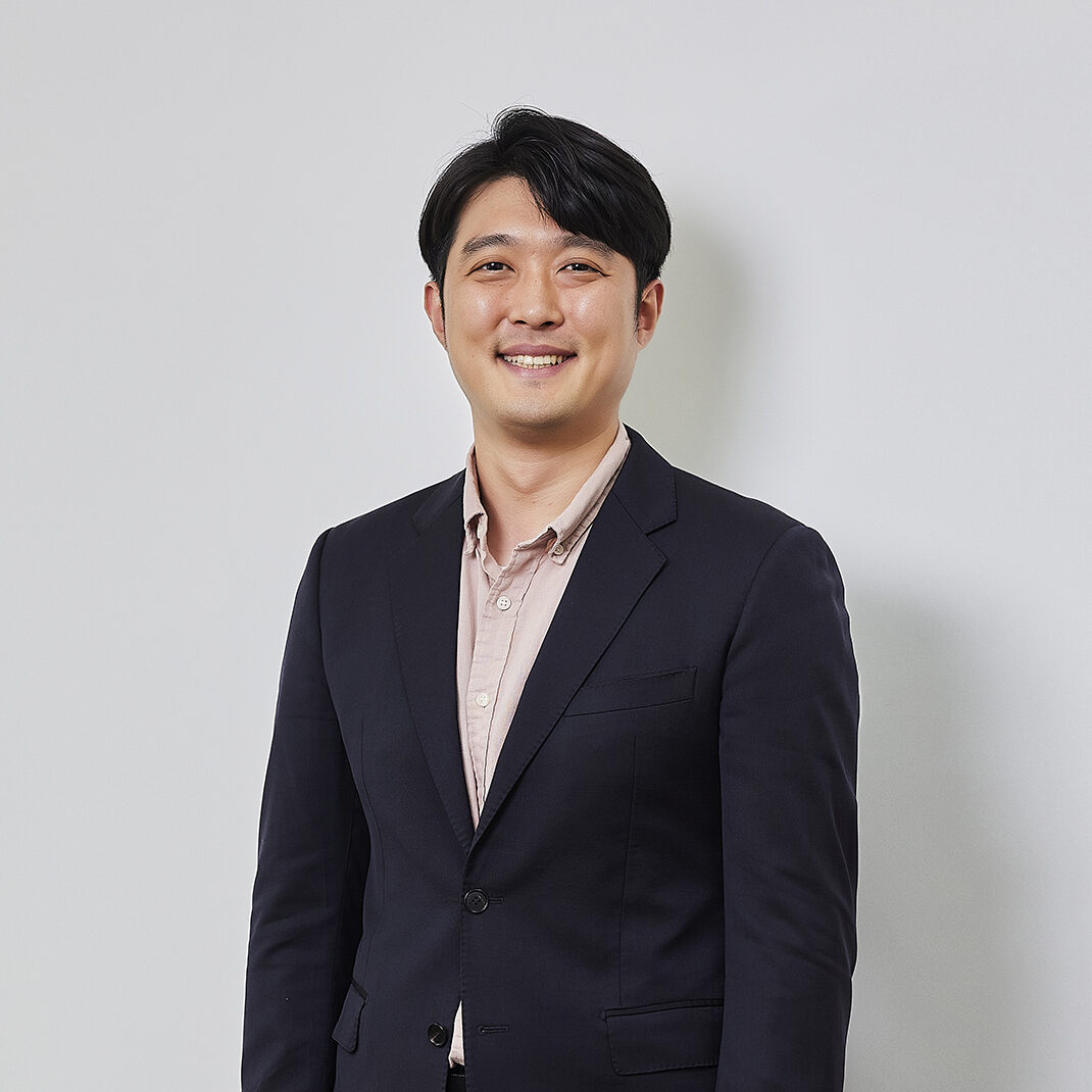 미소를 짓고 있는 휴먼티에스에스 최한수 주임