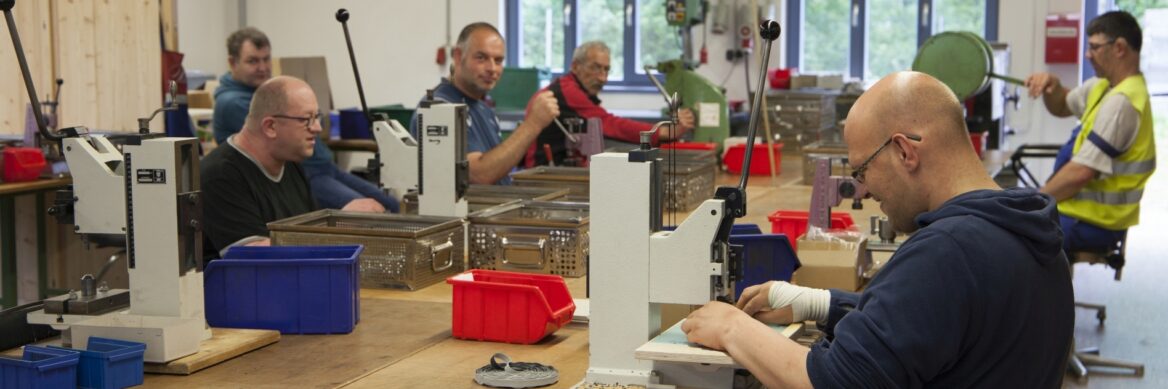 좌. 장애인작업장의 하나로, 도미니크 공동체에서 운영하는 ‘우르스 버그 WfbM’에서 일하는 모습