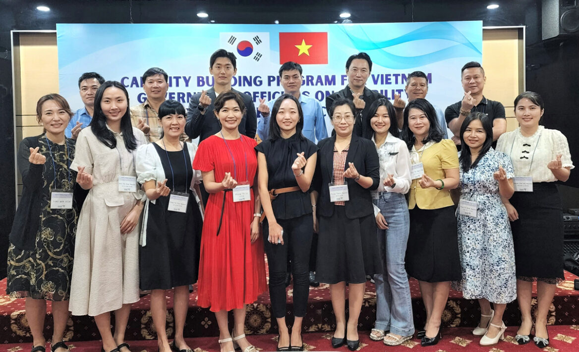 케이-장애인고용정책 베트남 전파 단체사진