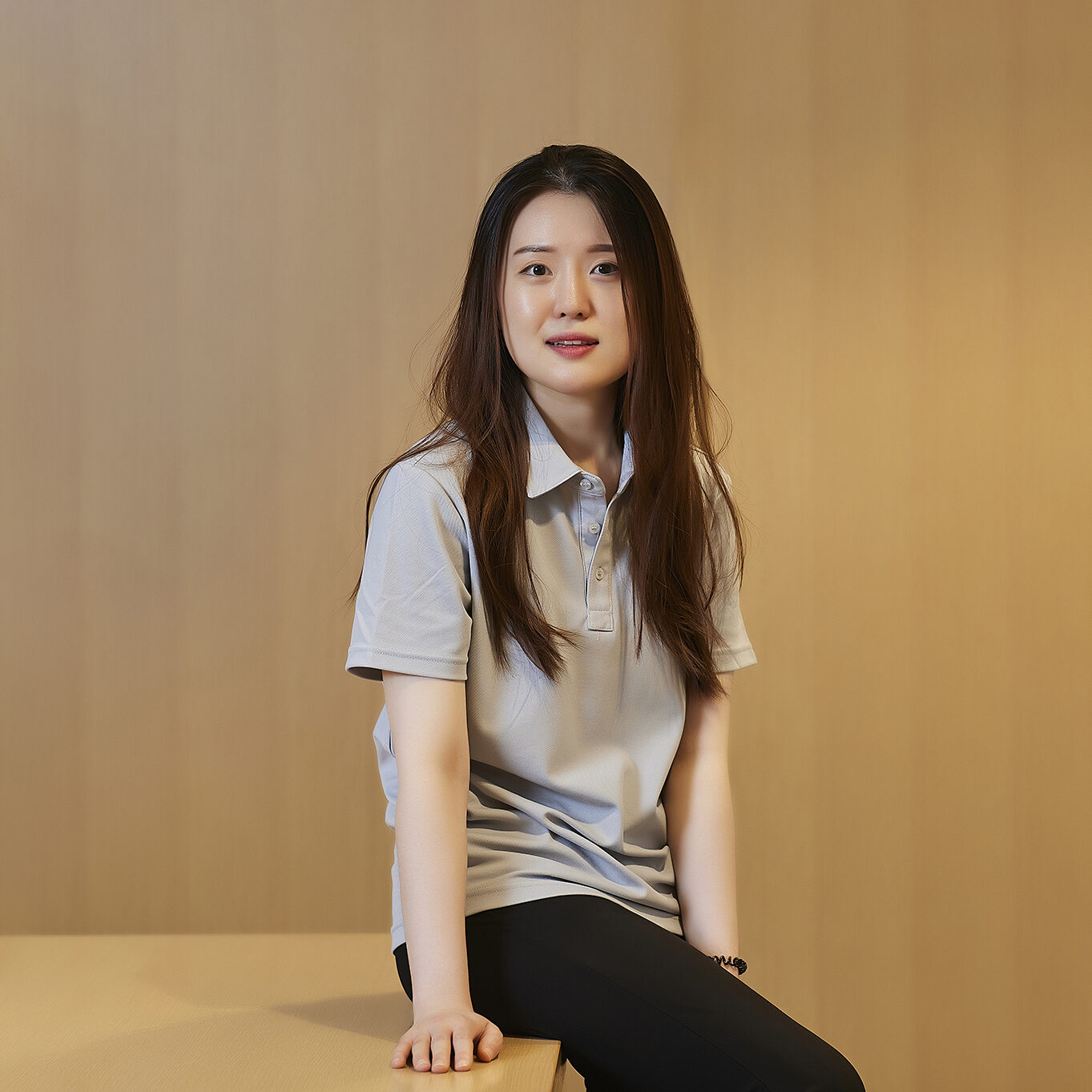 정면을 보며 미소짓는 이수연 바리스타