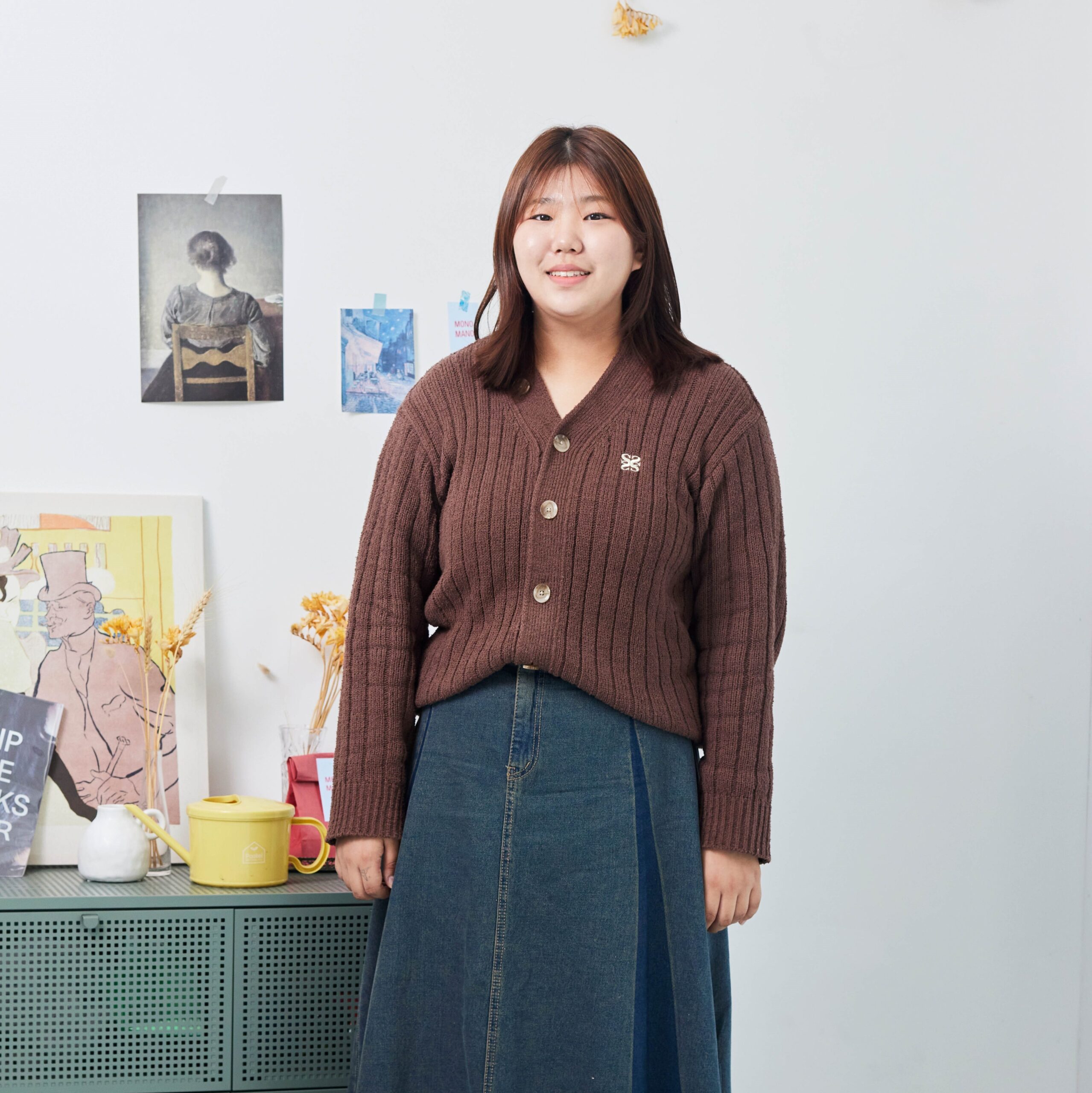 장윤지 주임이 정면을 바라보며 미소짓는 모습