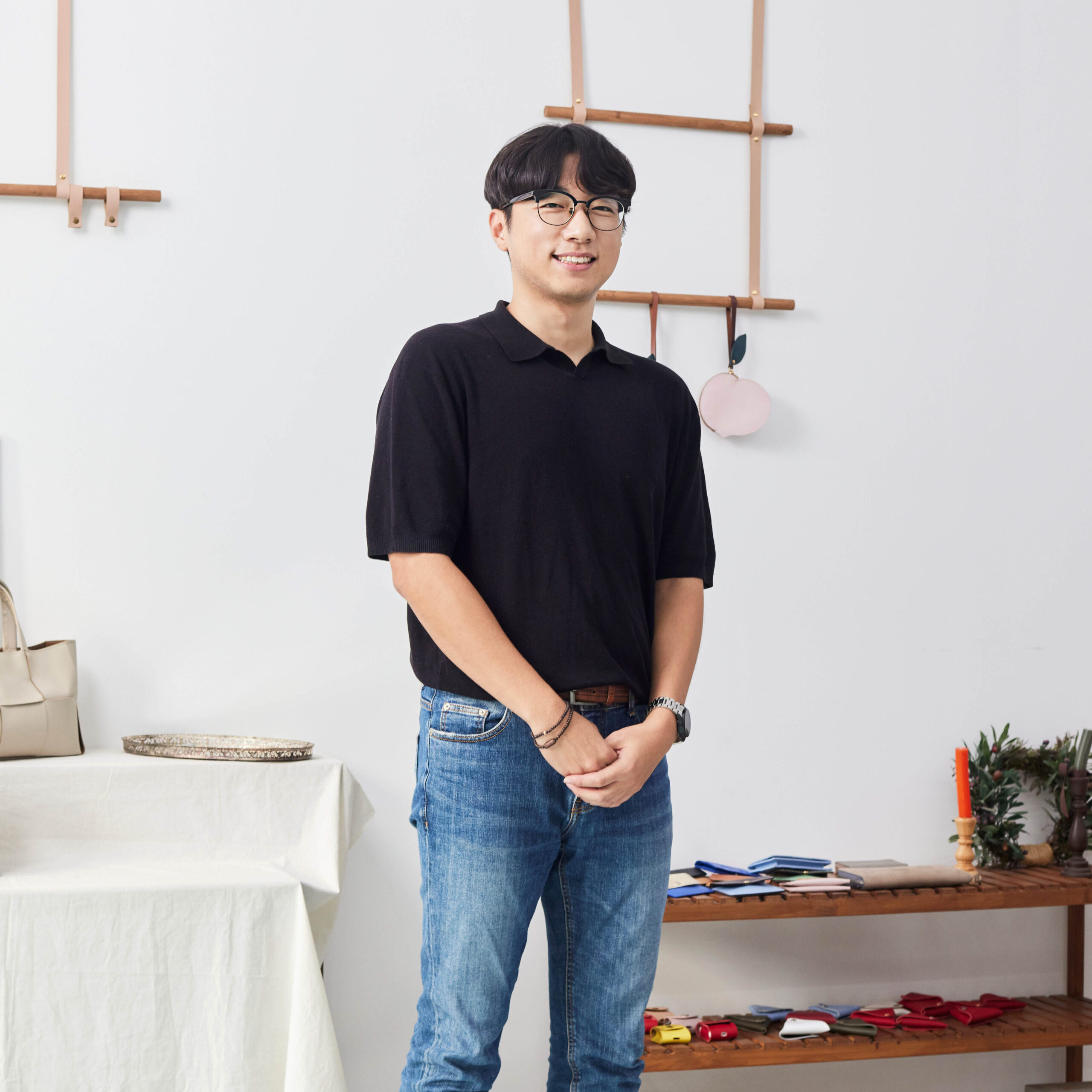 심상훈 주임이 정면을 바라보며 미소짓는 모습