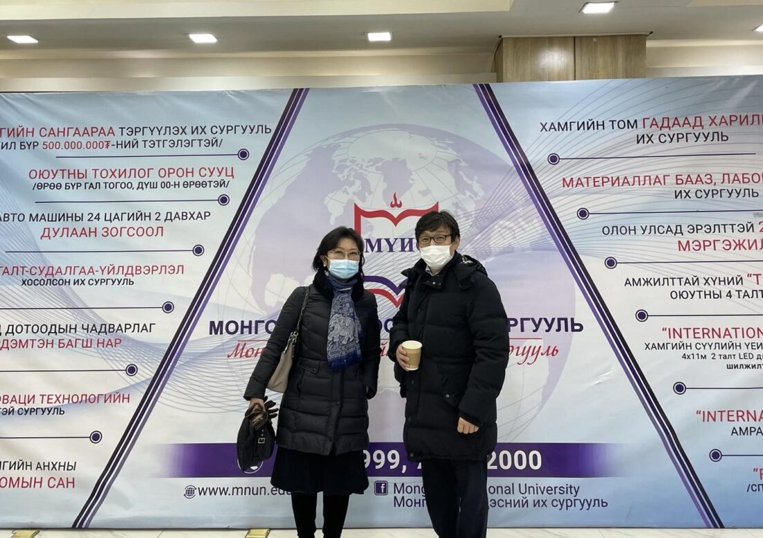 몽골국 장애인고용컨설팅에 참여하고 있는 울란바토르대학 알타 박사(의사)와 필자