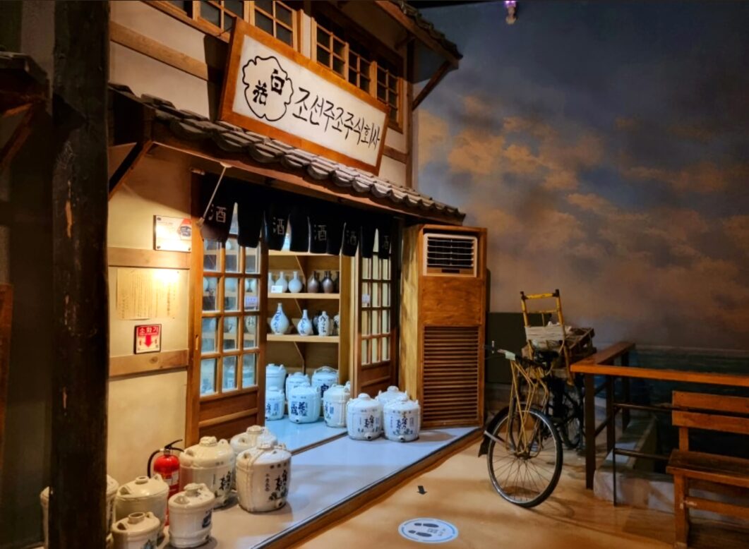 군산근대역사박물관에서 조형물 전시 모습