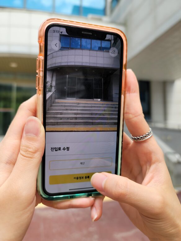 시시각각 프로젝트를 위해 빅데이터를 수집하는 모습