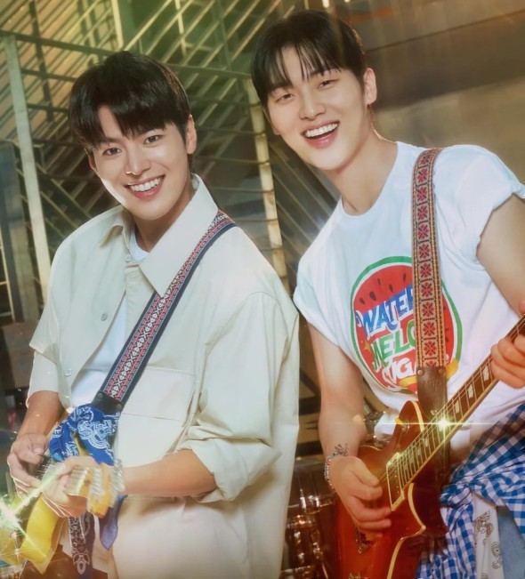 천부적인 음악 재능을 가진 은결과 그의 어린 시절 아빠인 이찬의 모습